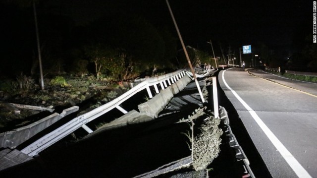熊本でＭ７の地震、７人死亡 建物倒壊