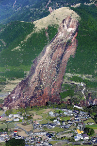 熊本県「少なくとも１６人死亡」…未明Ｍ７・３ 2016年04月16日 14時09分