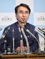 注意を呼び掛ける気象庁課長