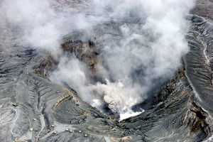 阿蘇山で小規模噴火 今後の動き、専門家ら注意呼びかけ