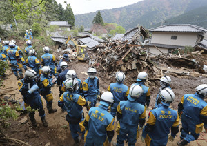熊本「本震」Ｍ７・３…６強続発、死者３７人に