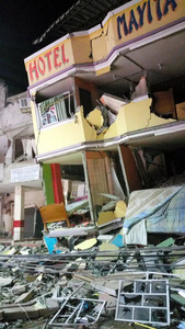 エクアドルの地震、死者７７人に 政府が緊急事態宣言