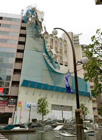 強風、各地で被害 北陸新幹線29本運休
