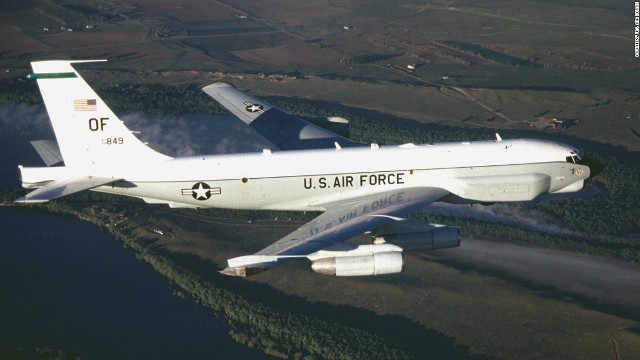 露軍機、再び異常接近…米機周辺を回転飛行