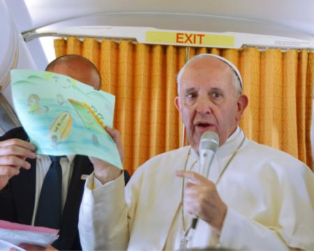 法王、レスボス島に…ＥＵに難民受け入れ促す？