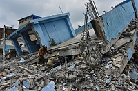 ２４６人死亡、多数不明＝一夜明けても救助難航－エクアドル大地震