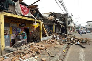 エクアドルの地震、少なくとも246人が死亡