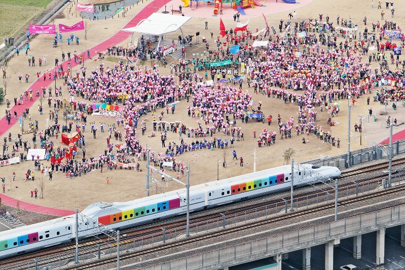 「祝！九州」新幹線ＣＭで再び元気と応援を