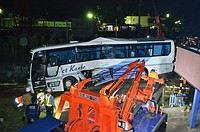 列車と観光バス衝突、１３人けが＝踏切で、重傷者なし－静岡
