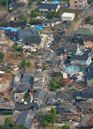 熊本地震「本震」震度７に修正…避難９万人以上 2016年04月21日 00時26分