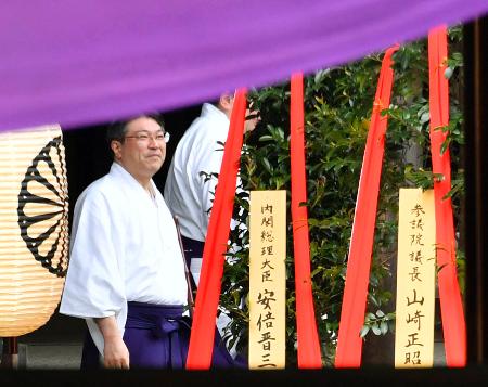 安倍首相が真榊奉納＝参拝は見送り－靖国例大祭