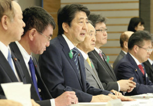 交付税４２１億円、熊本県などに繰り上げ交付へ