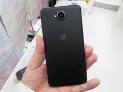 メタルフレームが高級感アップ！マイクロソフトのWindows 10スマホ「Lumia 650」