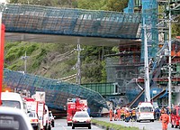 橋桁落下、２人心肺停止＝新名神工事現場－神戸