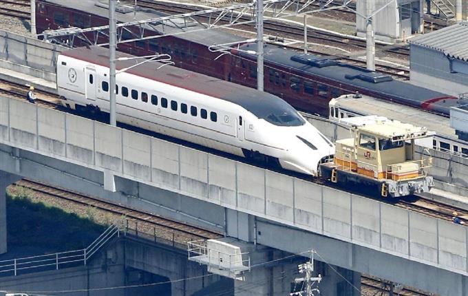 先頭車両動いた！ 脱線新幹線の移送開始 全線復旧に前進、ＪＲ九州