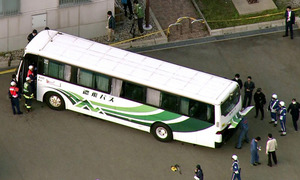 東海北陸道でバス故障、やけどなどで１５人搬送 岐阜