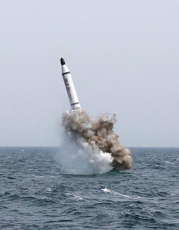 ミサイルの水中発射に「成功」＝金第１書記が立ち会い－北朝鮮