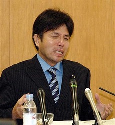 野々村・元兵庫県議に懲役３年求刑…政活費詐取 2016年04月25日 11時16分