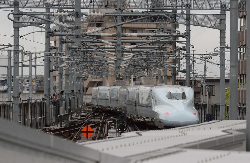 熊本地震:九州新幹線、午後に全線開通へ…復興に追い風