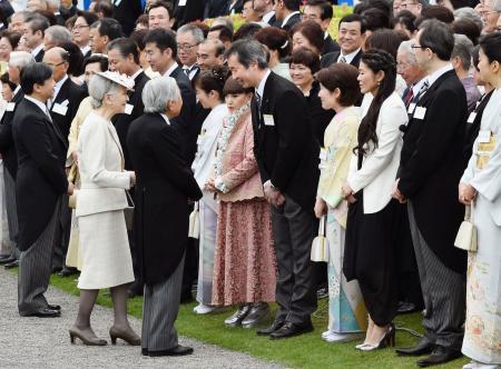 両陛下主催の春の園遊会