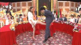 ノブコブ吉村の股間に道端アンジェリカの美脚が直撃