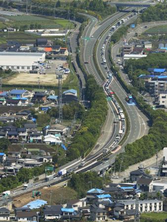 九州自動車道が全線開通、震災復旧の加速に期待