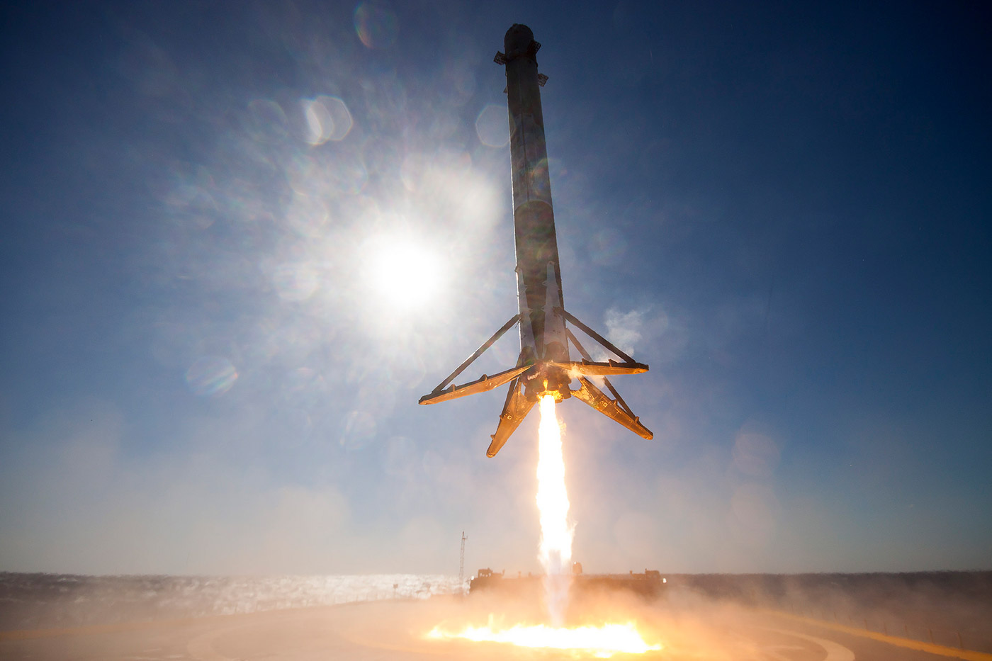 ロケット着地の瞬間を、至近距離で「体感」する。SpaceXが公開したVR動画がこれだ