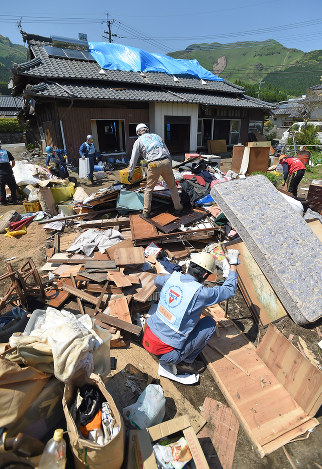 熊本地震:家屋３割「危険」 ４万７０００件判定終了