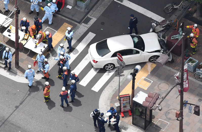 神戸・車暴走:「状況よく覚えていない」運転の６３歳男