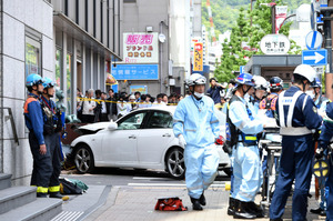 神戸で車暴走５人はねる 過失傷害容疑で運転手逮捕