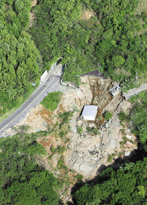 橋や道路、熊本被害１７００億円…３５００か所 2016年05月04日 06時00分