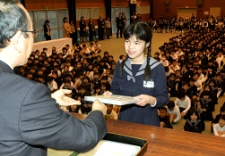 鹿児島県内の公立学校で修了式