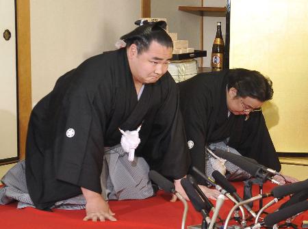 大関鶴竜誕生「観客喜ぶ相撲を」 夏場所は史上初の６大関