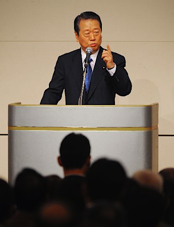 小沢元代表、消費増税反対を重ねて示す