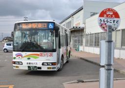 長野で４０人乗りのバス横転、十数人けが