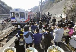 三陸鉄道、一部区間で運転を再開 岩手の第三セクター