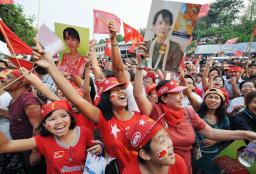 ミャンマー議会補欠選挙 野党NLD、45議席のうち42議席を確保と発表