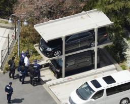 大阪 立体駐車場で３歳児挟まれ死亡 4月2日 16時19分