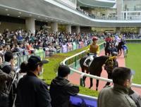 約１年５カ月ぶりの福島競馬再開にファンから拍手