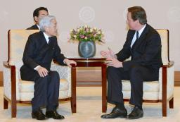 天皇陛下:皇居で英首相と会見…公務本格復帰初日