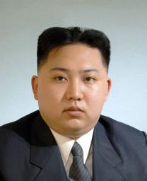 北朝鮮:スーツ姿の金正恩氏写真を初公開 労働新聞掲載