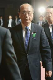 前田国交相、当面辞任せず…支援文書問題で釈明