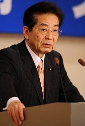 【原発再稼働】 影の司令塔が前面に 仙谷氏に反発も