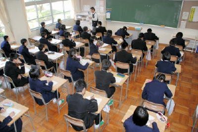 全国学力テスト:「覚えた知識の活用」問う 追加の「理科」、実験や観察が中心