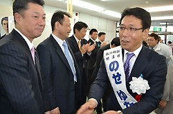 野瀬氏、無投票で再選