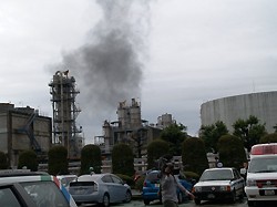 三井化学の工場爆発、23人死傷 山口、民家など400軒被害