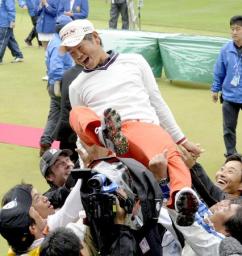 藤田、逆転で通算１２勝目 遼は２０位…男子ゴルフ