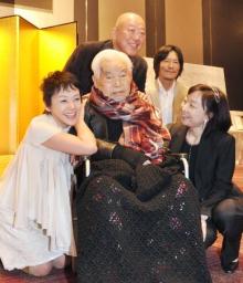 新藤監督の100歳祝う誕生会