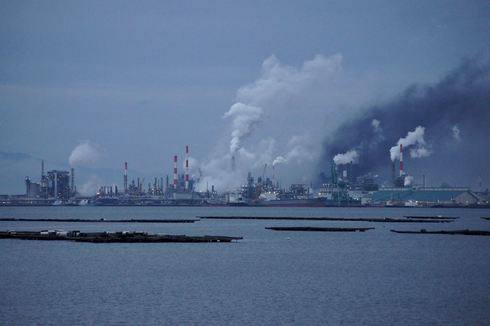 三井化学株売り先行、山口県の接着剤工場で爆発