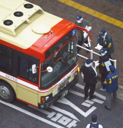 顧問教諭にも直前に電話＝「バスジャックしたらどうする」－運転手刺傷で逮捕の中３